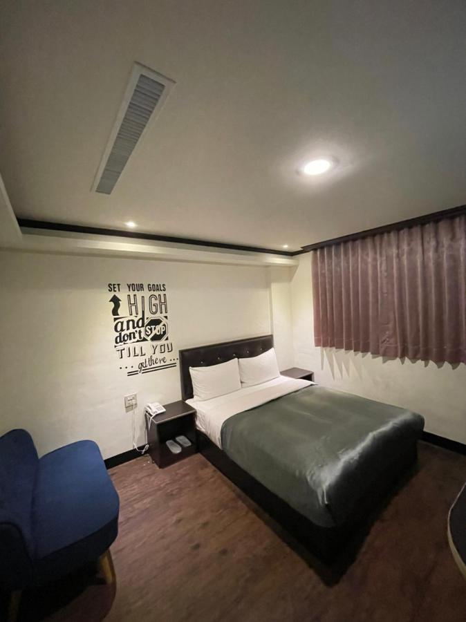 Holiday Business Hotel T'ai-tung Eksteriør billede