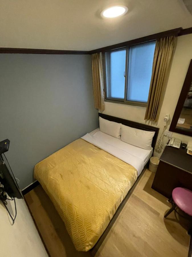 Holiday Business Hotel T'ai-tung Eksteriør billede